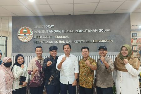 Fasilitasi pertemuan antara tim Yayasan Titian Lestari dengan Direktorat PUPS-KLHK di Manggalawanabakti dalam rangka rencana desiminasi IAD PSDH Kabupaten Ketapang