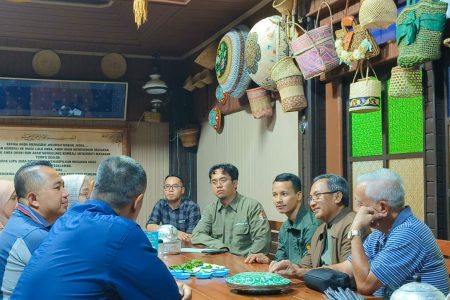 Fasilitasi dialog  antara Direktorat Pengembangan Usaha Perhutanan Sosial dengan Pihak Pemda Kabupaten Ketapang terkait rencana penyusunan Masterplan Integrated Area Development berbasis Perhutanan Sosial, kerjasama wahana global dengan Yayasan Titian Lestari