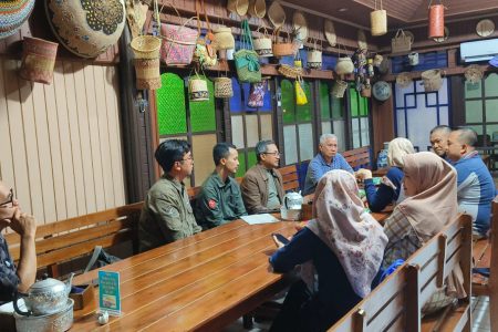 Fasilitasi dialog  antara Direktorat Pengembangan Usaha Perhutanan Sosial dengan Pihak Pemda Kabupaten Ketapang terkait rencana penyusunan Masterplan Integrated Area Development berbasis Perhutanan Sosial, kerjasama wahana global dengan Yayasan Titian Lestari