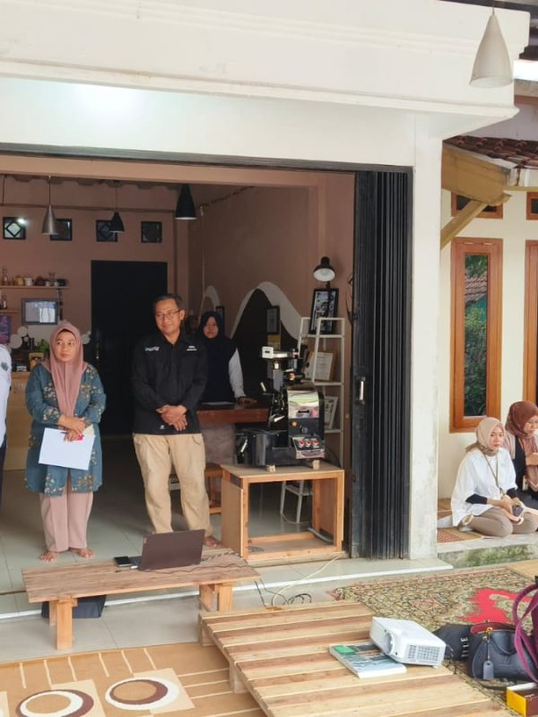 Kegiatan pelatihan eduwisata desa Cibanteng dirumah kopi Sanggabuana dinaungi dlm MoU kerjasama  Wahana Kreasi Global dengan Departemen PSL - IPB