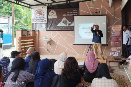 Kegiatan pelatihan eduwisata desa Cibanteng dirumah kopi Sanggabuana dinaungi dlm MoU kerjasama  Wahana Kreasi Global dengan Departemen PSL - IPB