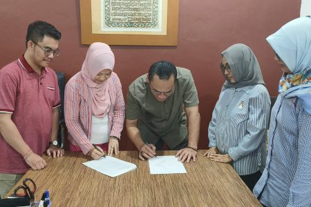 Penandatanganan MoU dengan The Green Coconut Indonesia (TGCI) untuk pengembangan produk olahan kelapa di Indonesia